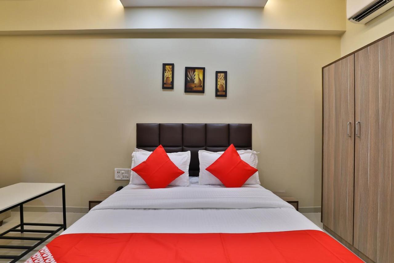 Oyo 28429 Hotel Citadel Surat Luaran gambar